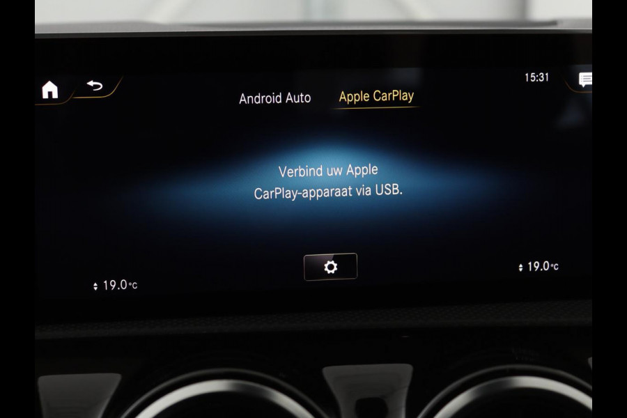 Mercedes-Benz A-Klasse 180 d Business Solution AMG | Panoramadak | AMG Line | Stoelverwarming | Apple Carplay | Achteruitrijcamera | Full LED | Navigatie | Cruise Control | LMV 18