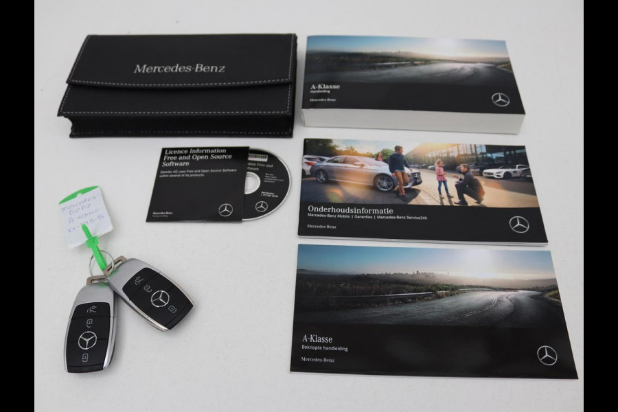 Mercedes-Benz A-Klasse 180 d Business Solution AMG | Panoramadak | AMG Line | Stoelverwarming | Apple Carplay | Achteruitrijcamera | Full LED | Navigatie | Cruise Control | LMV 18