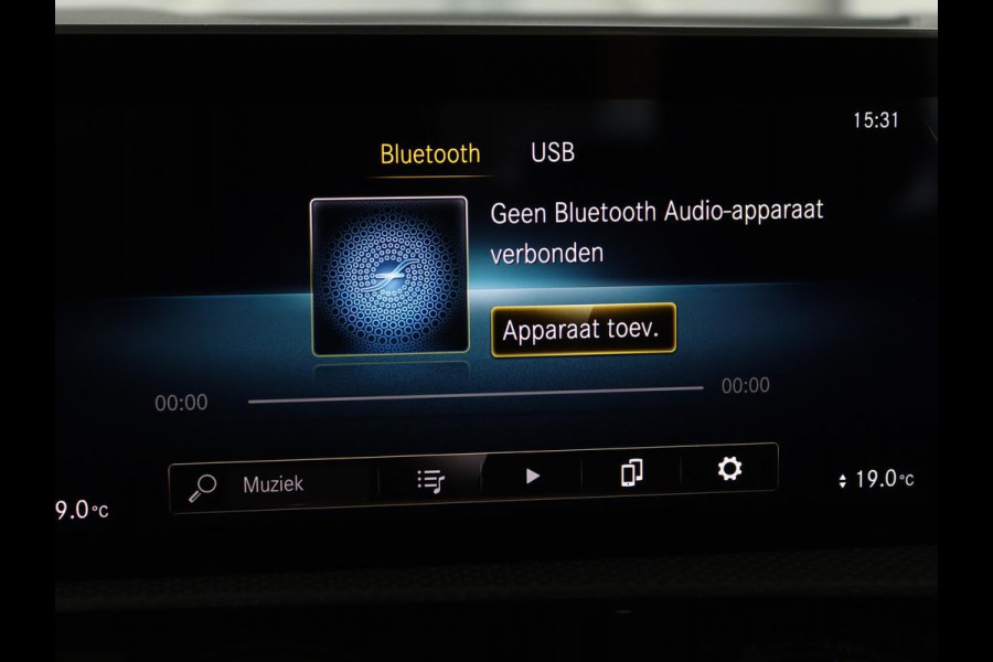 Mercedes-Benz A-Klasse 180 d Business Solution AMG | Panoramadak | AMG Line | Stoelverwarming | Apple Carplay | Achteruitrijcamera | Full LED | Navigatie | Cruise Control | LMV 18