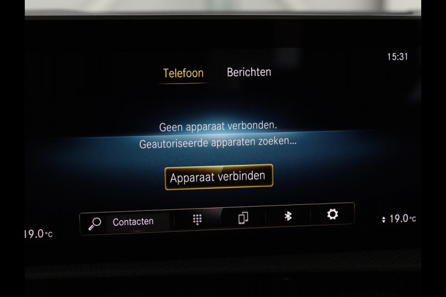 Mercedes-Benz A-Klasse 180 d Business Solution AMG | Panoramadak | AMG Line | Stoelverwarming | Apple Carplay | Achteruitrijcamera | Full LED | Navigatie | Cruise Control | LMV 18