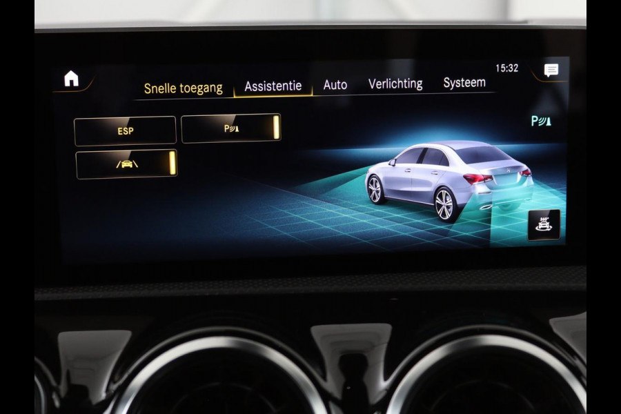 Mercedes-Benz A-Klasse 180 d Business Solution AMG | Panoramadak | AMG Line | Stoelverwarming | Apple Carplay | Achteruitrijcamera | Full LED | Navigatie | Cruise Control | LMV 18