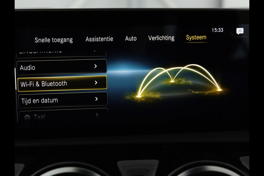 Mercedes-Benz A-Klasse 180 d Business Solution AMG | Panoramadak | AMG Line | Stoelverwarming | Apple Carplay | Achteruitrijcamera | Full LED | Navigatie | Cruise Control | LMV 18
