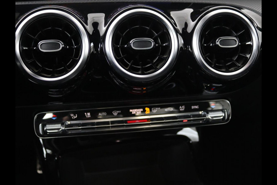 Mercedes-Benz A-Klasse 180 d Business Solution AMG | Panoramadak | AMG Line | Stoelverwarming | Apple Carplay | Achteruitrijcamera | Full LED | Navigatie | Cruise Control | LMV 18