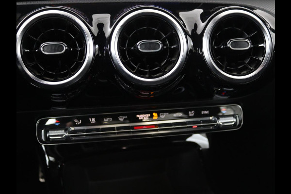 Mercedes-Benz A-Klasse 180 d Business Solution AMG | Panoramadak | AMG Line | Stoelverwarming | Apple Carplay | Achteruitrijcamera | Full LED | Navigatie | Cruise Control | LMV 18