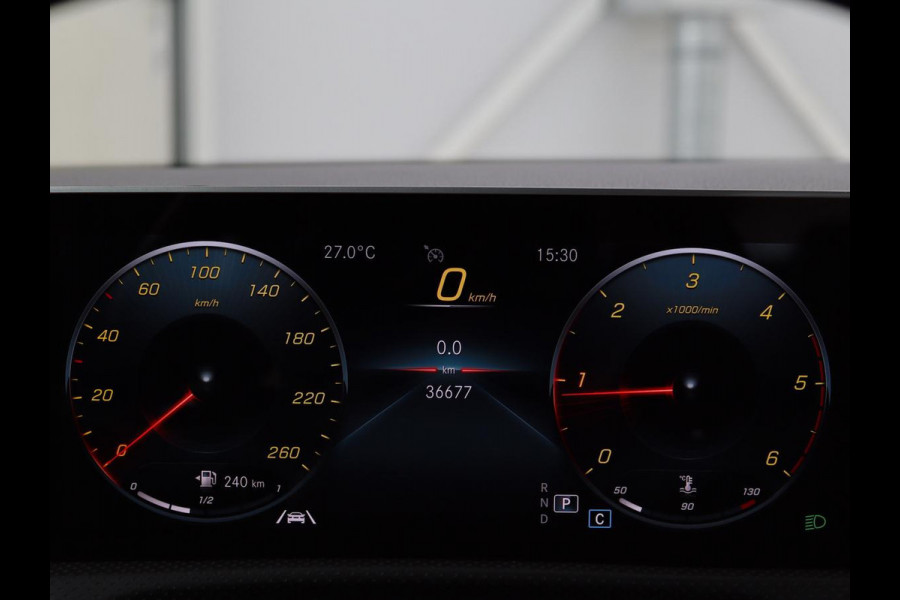 Mercedes-Benz A-Klasse 180 d Business Solution AMG | Panoramadak | AMG Line | Stoelverwarming | Apple Carplay | Achteruitrijcamera | Full LED | Navigatie | Cruise Control | LMV 18