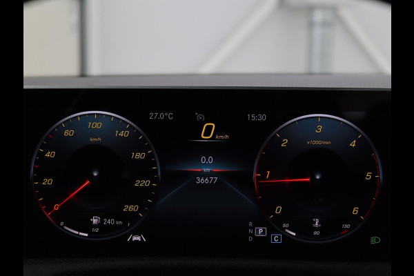 Mercedes-Benz A-Klasse 180 d Business Solution AMG | Panoramadak | AMG Line | Stoelverwarming | Apple Carplay | Achteruitrijcamera | Full LED | Navigatie | Cruise Control | LMV 18