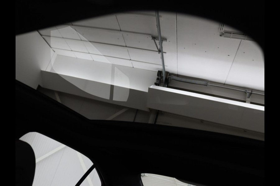 Mercedes-Benz A-Klasse 180 d Business Solution AMG | Panoramadak | AMG Line | Stoelverwarming | Apple Carplay | Achteruitrijcamera | Full LED | Navigatie | Cruise Control | LMV 18
