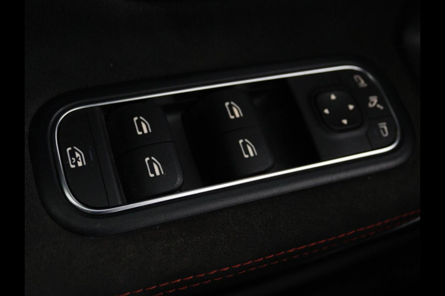 Mercedes-Benz A-Klasse 180 d Business Solution AMG | Panoramadak | AMG Line | Stoelverwarming | Apple Carplay | Achteruitrijcamera | Full LED | Navigatie | Cruise Control | LMV 18
