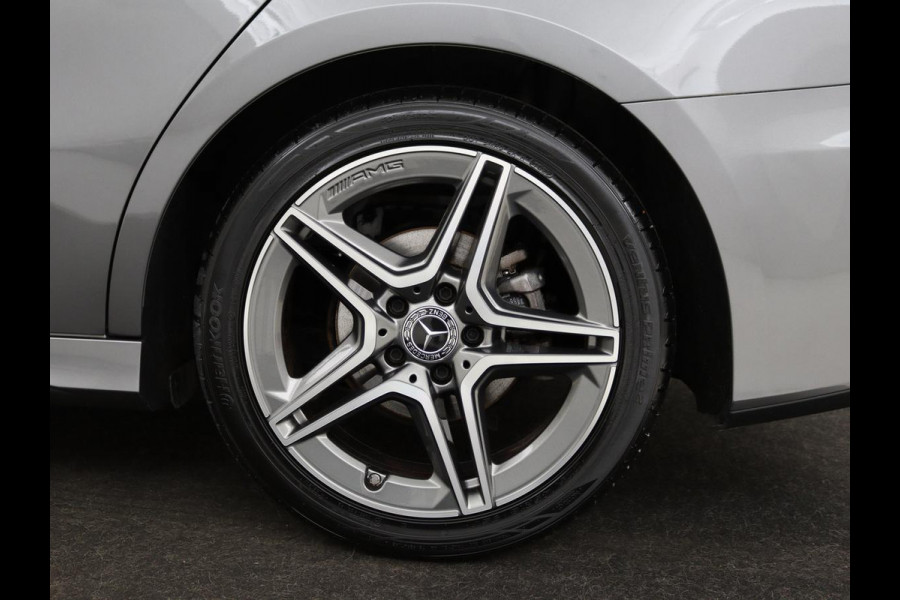 Mercedes-Benz A-Klasse 180 d Business Solution AMG | Panoramadak | AMG Line | Stoelverwarming | Apple Carplay | Achteruitrijcamera | Full LED | Navigatie | Cruise Control | LMV 18