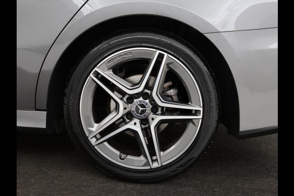 Mercedes-Benz A-Klasse 180 d Business Solution AMG | Panoramadak | AMG Line | Stoelverwarming | Apple Carplay | Achteruitrijcamera | Full LED | Navigatie | Cruise Control | LMV 18