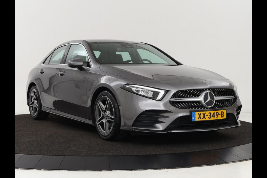 Mercedes-Benz A-Klasse 180 d Business Solution AMG | Panoramadak | AMG Line | Stoelverwarming | Apple Carplay | Achteruitrijcamera | Full LED | Navigatie | Cruise Control | LMV 18