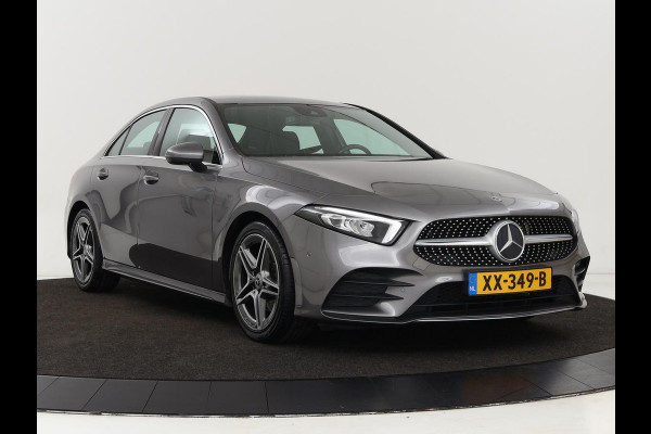 Mercedes-Benz A-Klasse 180 d Business Solution AMG | Panoramadak | AMG Line | Stoelverwarming | Apple Carplay | Achteruitrijcamera | Full LED | Navigatie | Cruise Control | LMV 18
