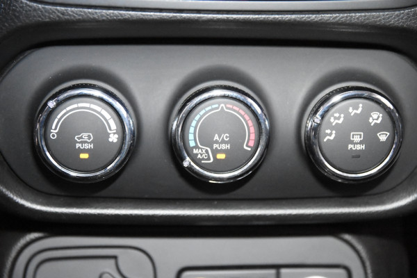 Jeep Renegade 1.6 E-Torq Longitude *1ste Eigenaar*Navigatie*DAB*Parkassist*