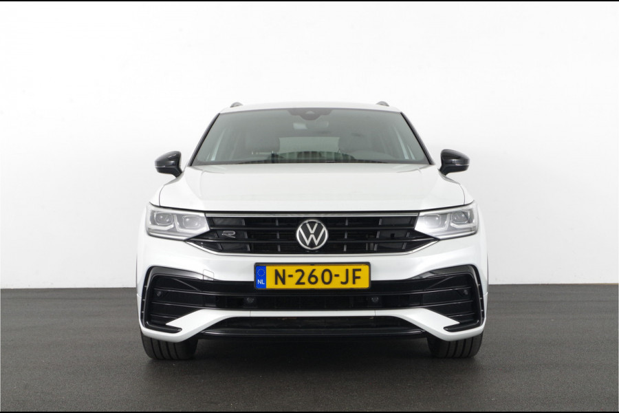 Volkswagen Tiguan 1.5 TSI R-Line > IQ.Light/trekhaak/20 inch Suzuka/Black Style Design-pakket...