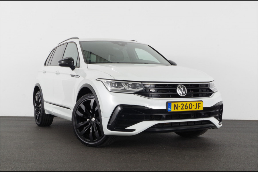 Volkswagen Tiguan 1.5 TSI R-Line > IQ.Light/trekhaak/20 inch Suzuka/Black Style Design-pakket...