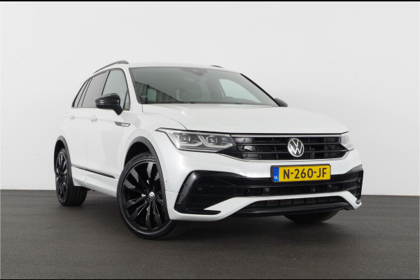 Volkswagen Tiguan 1.5 TSI R-Line > IQ.Light/trekhaak/20 inch Suzuka/Black Style Design-pakket...