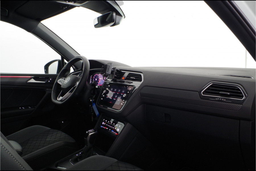 Volkswagen Tiguan 1.5 TSI R-Line > IQ.Light/trekhaak/20 inch Suzuka/Black Style Design-pakket...