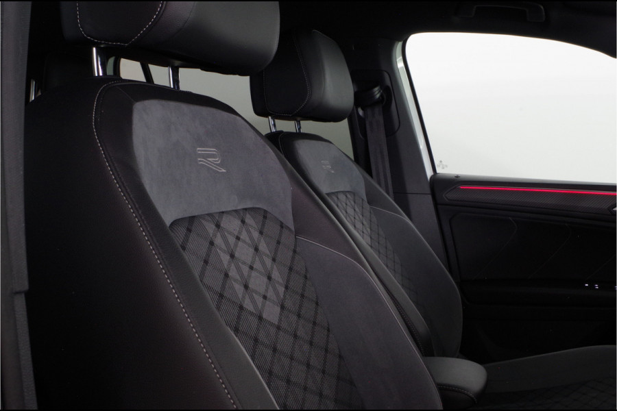 Volkswagen Tiguan 1.5 TSI R-Line > IQ.Light/trekhaak/20 inch Suzuka/Black Style Design-pakket...