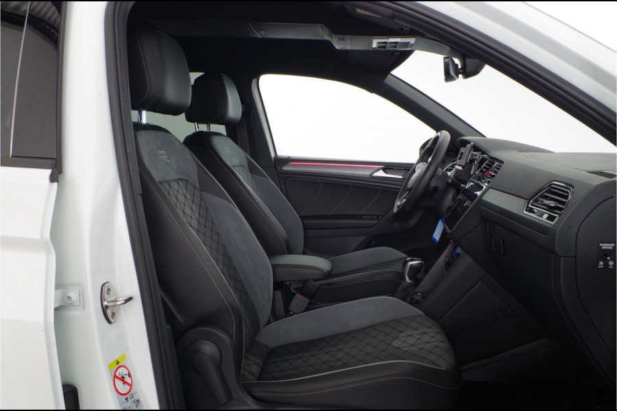 Volkswagen Tiguan 1.5 TSI R-Line > IQ.Light/trekhaak/20 inch Suzuka/Black Style Design-pakket...