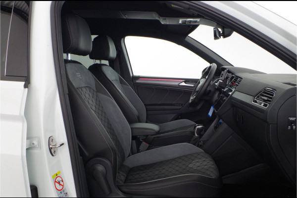 Volkswagen Tiguan 1.5 TSI R-Line > IQ.Light/trekhaak/20 inch Suzuka/Black Style Design-pakket...