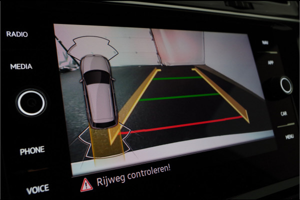 Volkswagen Tiguan 1.5 TSI R-Line > IQ.Light/trekhaak/20 inch Suzuka/Black Style Design-pakket...