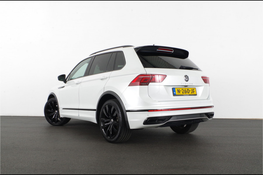 Volkswagen Tiguan 1.5 TSI R-Line > IQ.Light/trekhaak/20 inch Suzuka/Black Style Design-pakket...