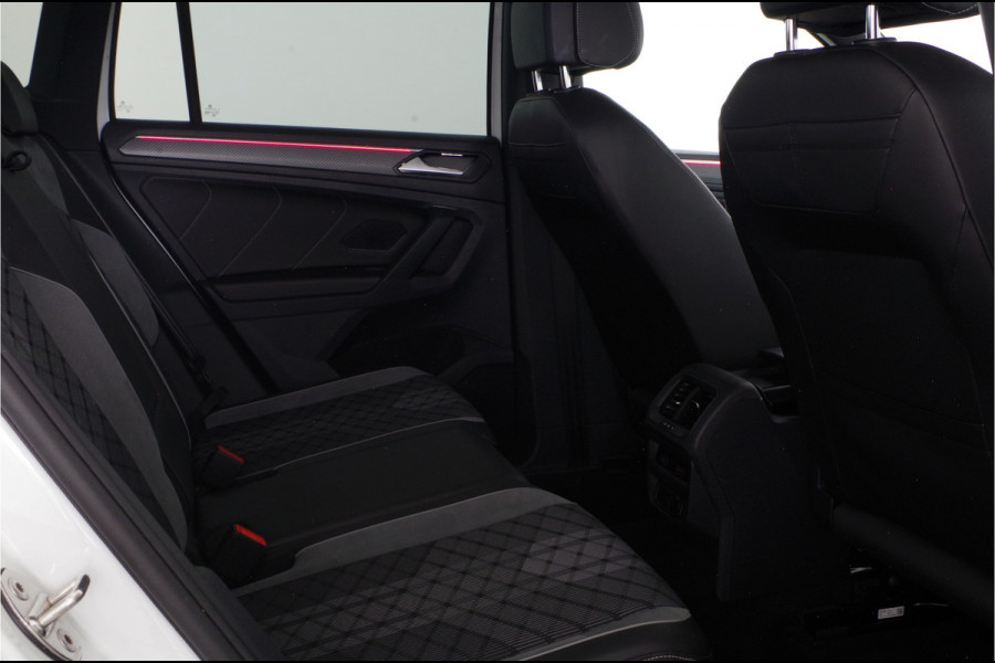Volkswagen Tiguan 1.5 TSI R-Line > IQ.Light/trekhaak/20 inch Suzuka/Black Style Design-pakket...