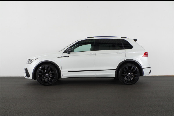 Volkswagen Tiguan 1.5 TSI R-Line > IQ.Light/trekhaak/20 inch Suzuka/Black Style Design-pakket...