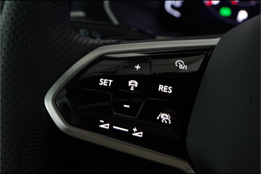 Volkswagen Tiguan 1.5 TSI R-Line > IQ.Light/trekhaak/20 inch Suzuka/Black Style Design-pakket...
