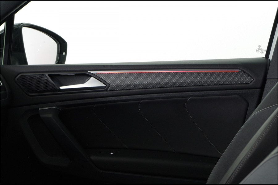 Volkswagen Tiguan 1.5 TSI R-Line > IQ.Light/trekhaak/20 inch Suzuka/Black Style Design-pakket...