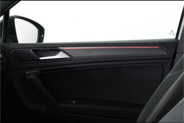 Volkswagen Tiguan 1.5 TSI R-Line > IQ.Light/trekhaak/20 inch Suzuka/Black Style Design-pakket...