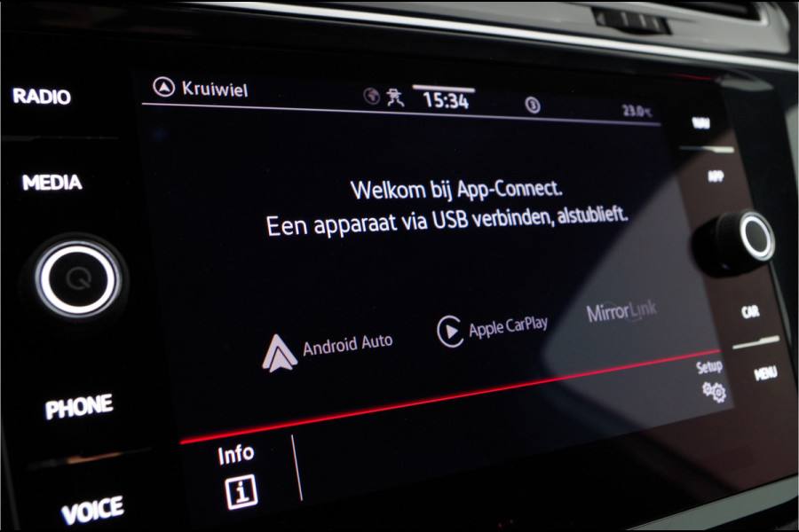 Volkswagen Tiguan 1.5 TSI R-Line > IQ.Light/trekhaak/20 inch Suzuka/Black Style Design-pakket...