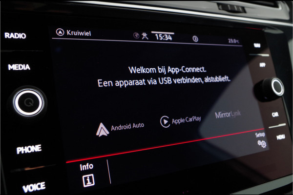 Volkswagen Tiguan 1.5 TSI R-Line > IQ.Light/trekhaak/20 inch Suzuka/Black Style Design-pakket...