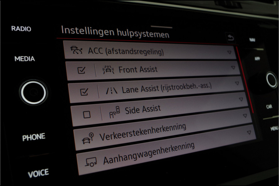 Volkswagen Tiguan 1.5 TSI R-Line > IQ.Light/trekhaak/20 inch Suzuka/Black Style Design-pakket...