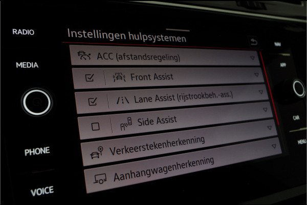 Volkswagen Tiguan 1.5 TSI R-Line > IQ.Light/trekhaak/20 inch Suzuka/Black Style Design-pakket...