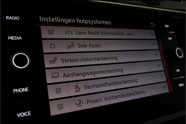 Volkswagen Tiguan 1.5 TSI R-Line > IQ.Light/trekhaak/20 inch Suzuka/Black Style Design-pakket...