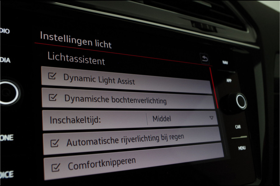 Volkswagen Tiguan 1.5 TSI R-Line > IQ.Light/trekhaak/20 inch Suzuka/Black Style Design-pakket...