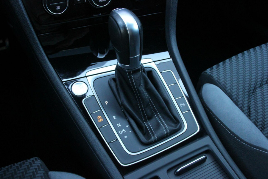 Volkswagen Golf 7.5 - 1.5 TSI 2x R Line 150 PK Automaat |PANORAMADAK, VIRTUAL, CRUISE, STOELVERWARMING, CAMERA, LED, PDC|