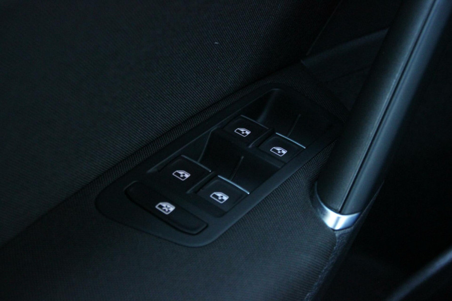 Volkswagen Golf 7.5 - 1.5 TSI 2x R Line 150 PK Automaat |PANORAMADAK, VIRTUAL, CRUISE, STOELVERWARMING, CAMERA, LED, PDC|