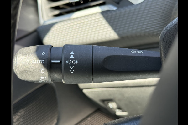 Peugeot 2008 BWJ 2017 | 1.2T 111PK Allure | CLIMA | TREKHAAK | NAVI | CARPLAY | LEDER/STOF