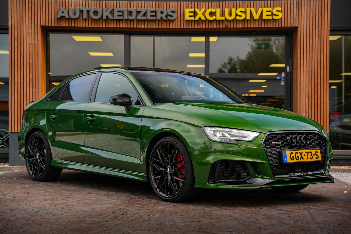 Audi A3 Limousine 2.5 TFSI RS 3 quattro Panodak B&O Virtal Dash Camera Carbon DAB+ Luxe Leder Audi A3 Limousine 2.5 TFSI RS 3 quattro Panodak B&O Virtal Dash Camera Carbon DAB+ Luxe Leder