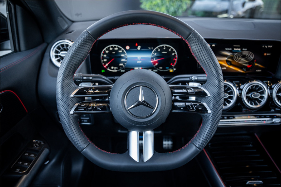 Mercedes-Benz GLA 180 AMG Line - Panorama | Elek. Trekhaak | ACC | Camera
