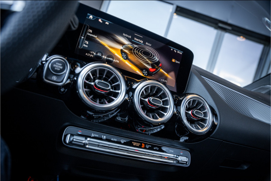 Mercedes-Benz GLA 180 AMG Line - Panorama | Elek. Trekhaak | ACC | Camera