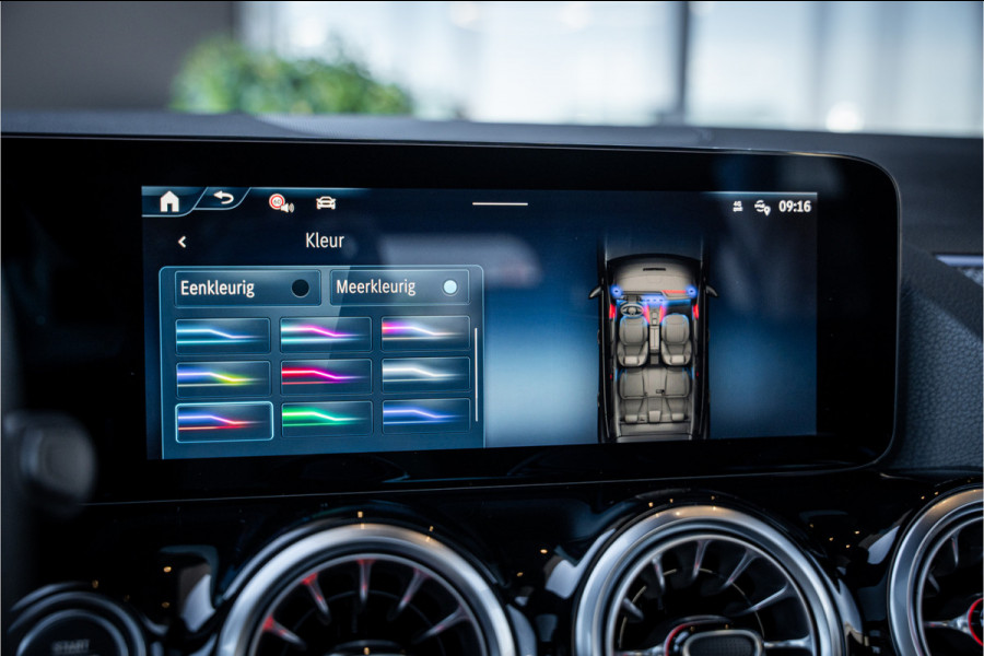Mercedes-Benz GLA 180 AMG Line - Panorama | Elek. Trekhaak | ACC | Camera