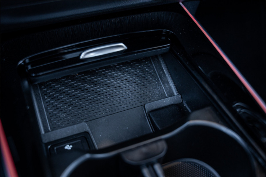 Mercedes-Benz GLA 180 AMG Line - Panorama | Elek. Trekhaak | ACC | Camera