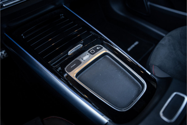 Mercedes-Benz GLA 180 AMG Line - Panorama | Elek. Trekhaak | ACC | Camera