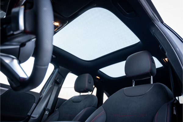 Mercedes-Benz GLA 180 AMG Line - Panorama | Elek. Trekhaak | ACC | Camera