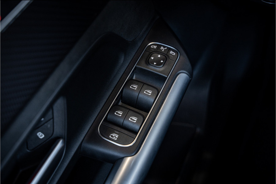 Mercedes-Benz GLA 180 AMG Line - Panorama | Elek. Trekhaak | ACC | Camera