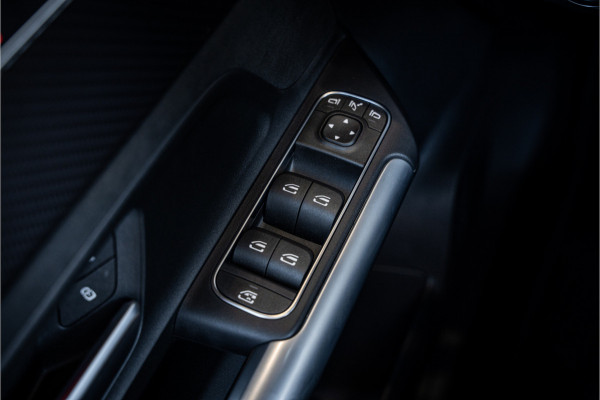 Mercedes-Benz GLA 180 AMG Line - Panorama | Elek. Trekhaak | ACC | Camera