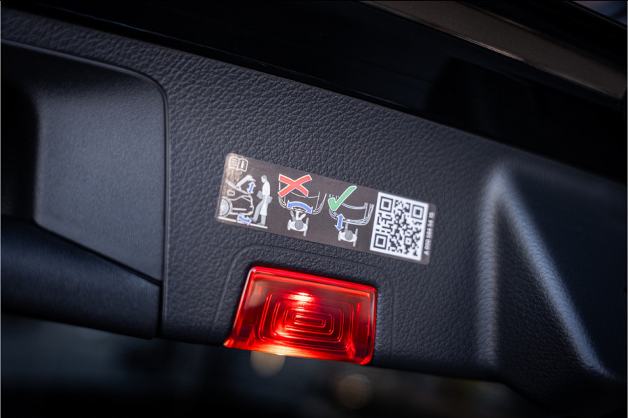 Mercedes-Benz GLA 180 AMG Line - Panorama | Elek. Trekhaak | ACC | Camera